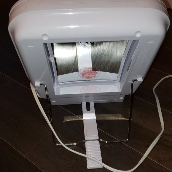 Tri Fold Lighted Beauty Makeup Mirror - Picture 5 of 5